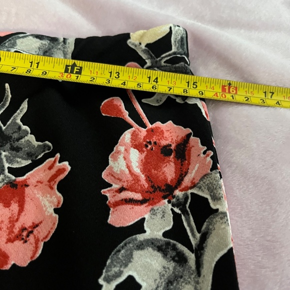 Pencil Skirt Floral - Picture 2 of 5